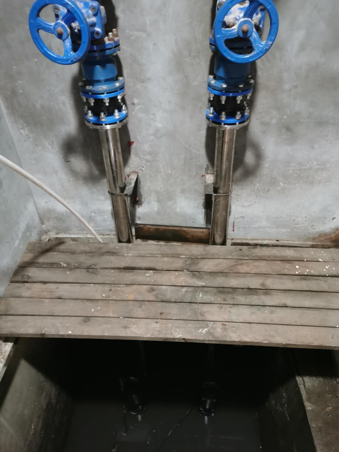 1250203324.jpg 1250203324.jpg